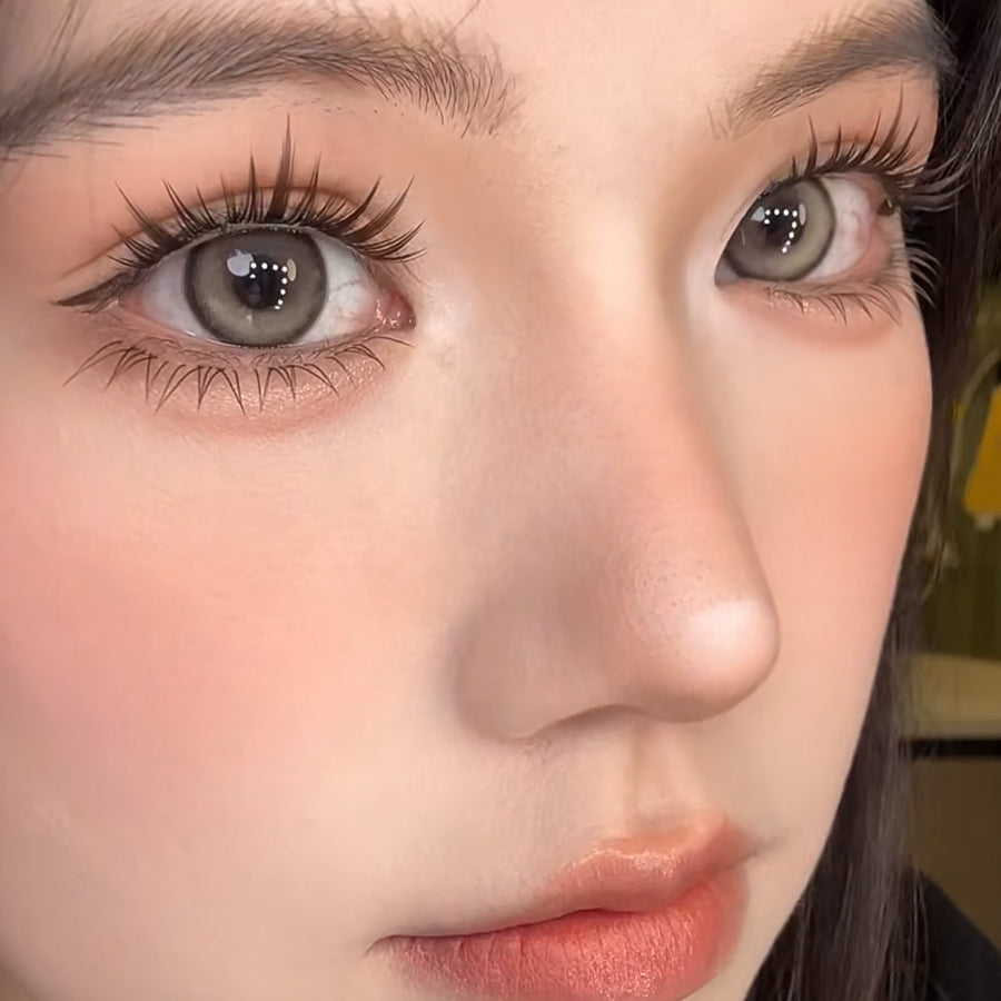 Minimal Monday - Natural Blossom Lashes